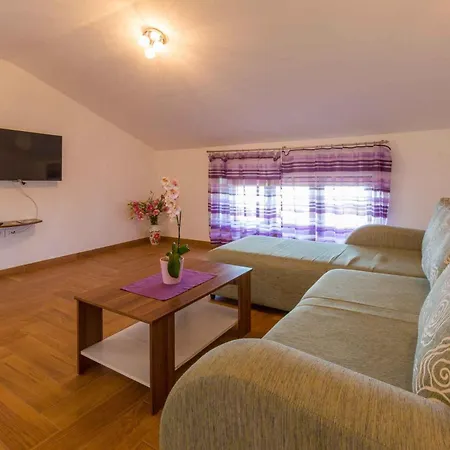 Apartment In 39172 Crikvenica